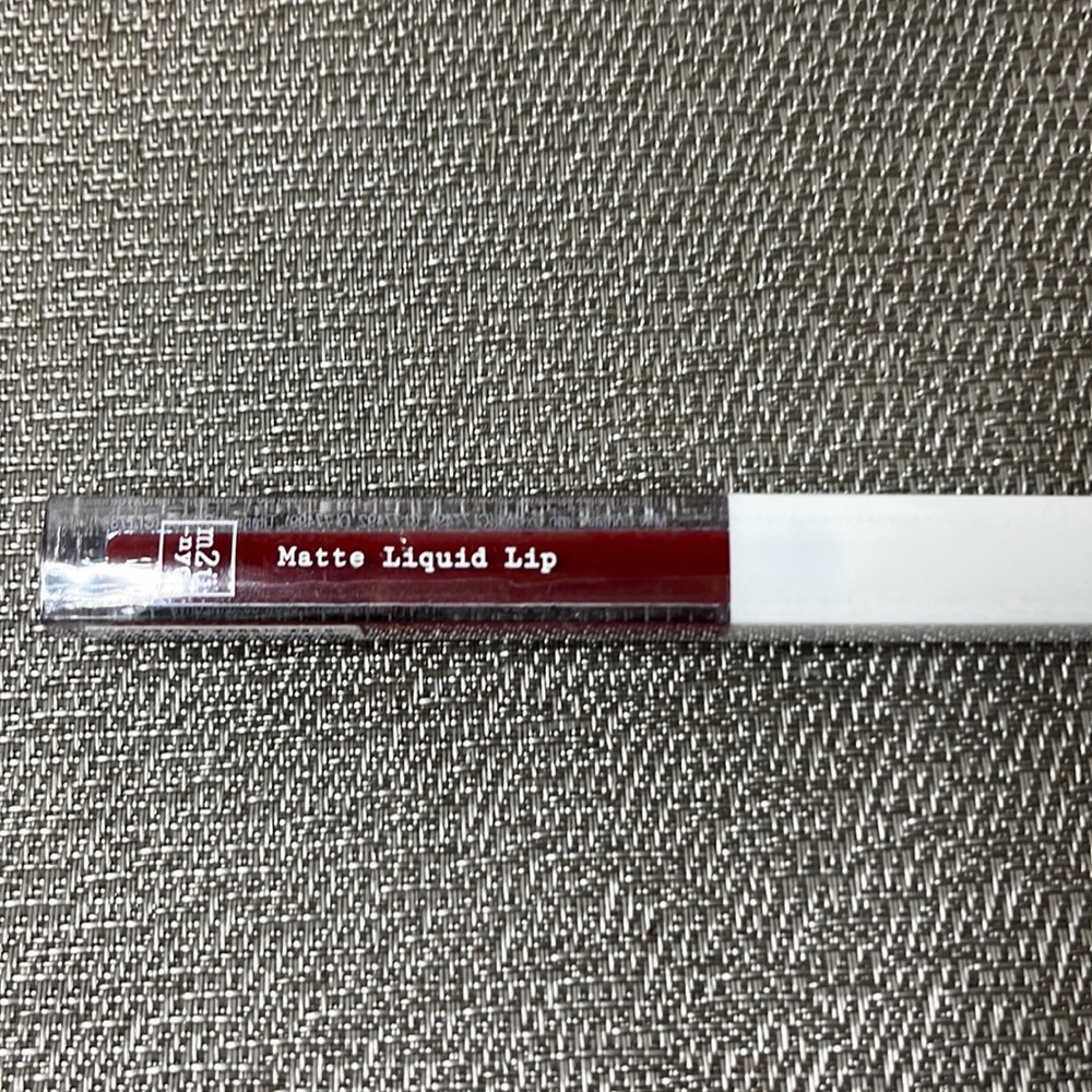 NWT m2u NYC Matte Liquid Lip Queens 2201